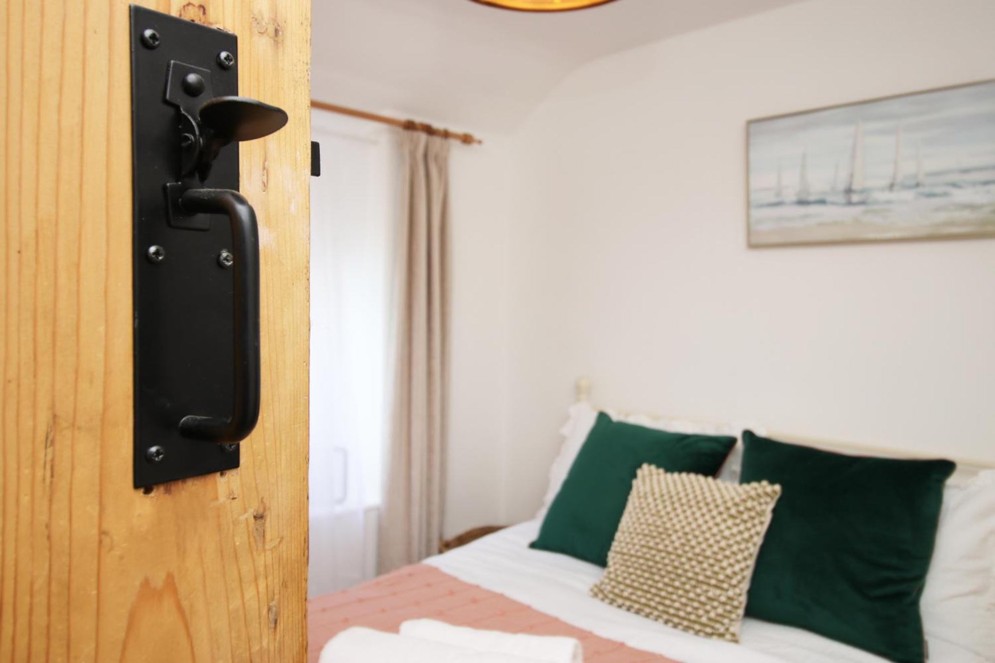 Little Gem In The Mumbles! Fishermans Cottage With Log Burner, Dog Friendly And Welcome Breakfast Hamper! Bagian luar foto